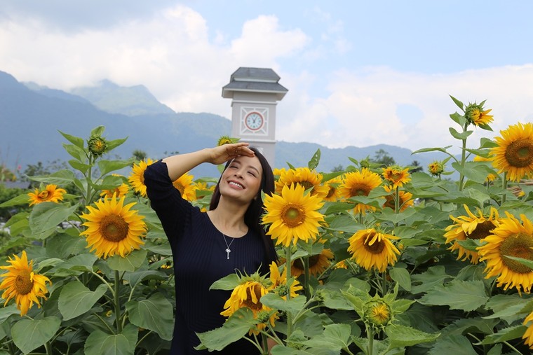 Hà Nội nóng hơn 40 độ C, người thành phố check-in đỉnh Fansipan ảnh 5