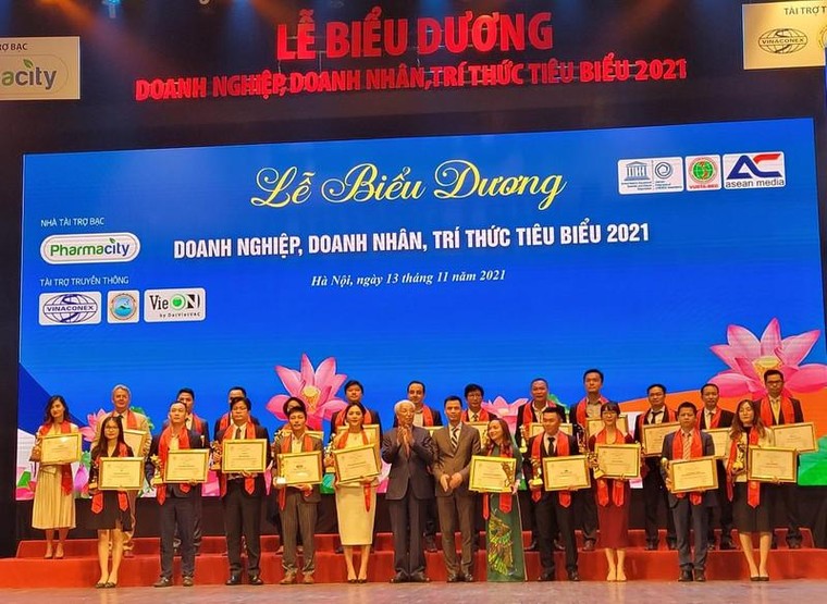 Tôn vinh doanh nghiệp, doanh nhân, trí thức tiêu biểu 2021 ảnh 1