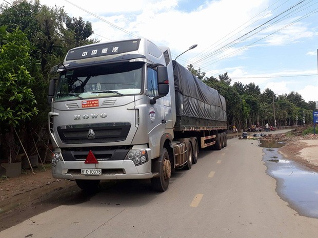 Thiếu nữ bị xe cán tử vong khi đi mua dụng cụ học tập cho em ảnh 1