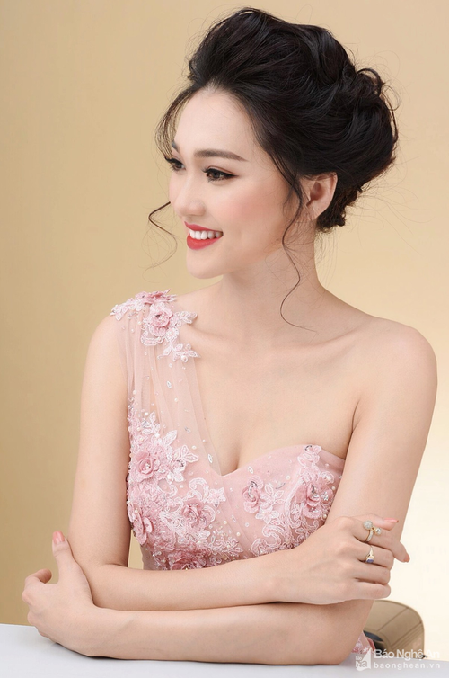 'Hoa hậu Hoàn Vũ Việt Nam 2017' chưa chính thức diễn ra nhưng đã chứng kiến màn so kè nhan sắc cực hấp dẫn! ảnh 8