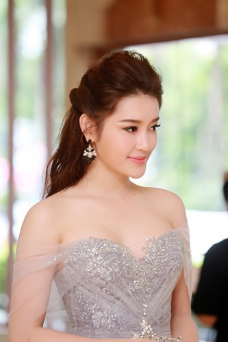 Dàn hoa hậu Việt Nam đồng loạt chia vui với Đặng Thu Thảo ảnh 4