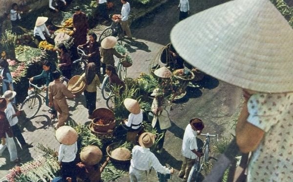 Loạt ảnh đẹp về Hà Nội những năm 1959 đầy khác lạ qua con mắt nhiếp ảnh gia nước ngoài ảnh 1