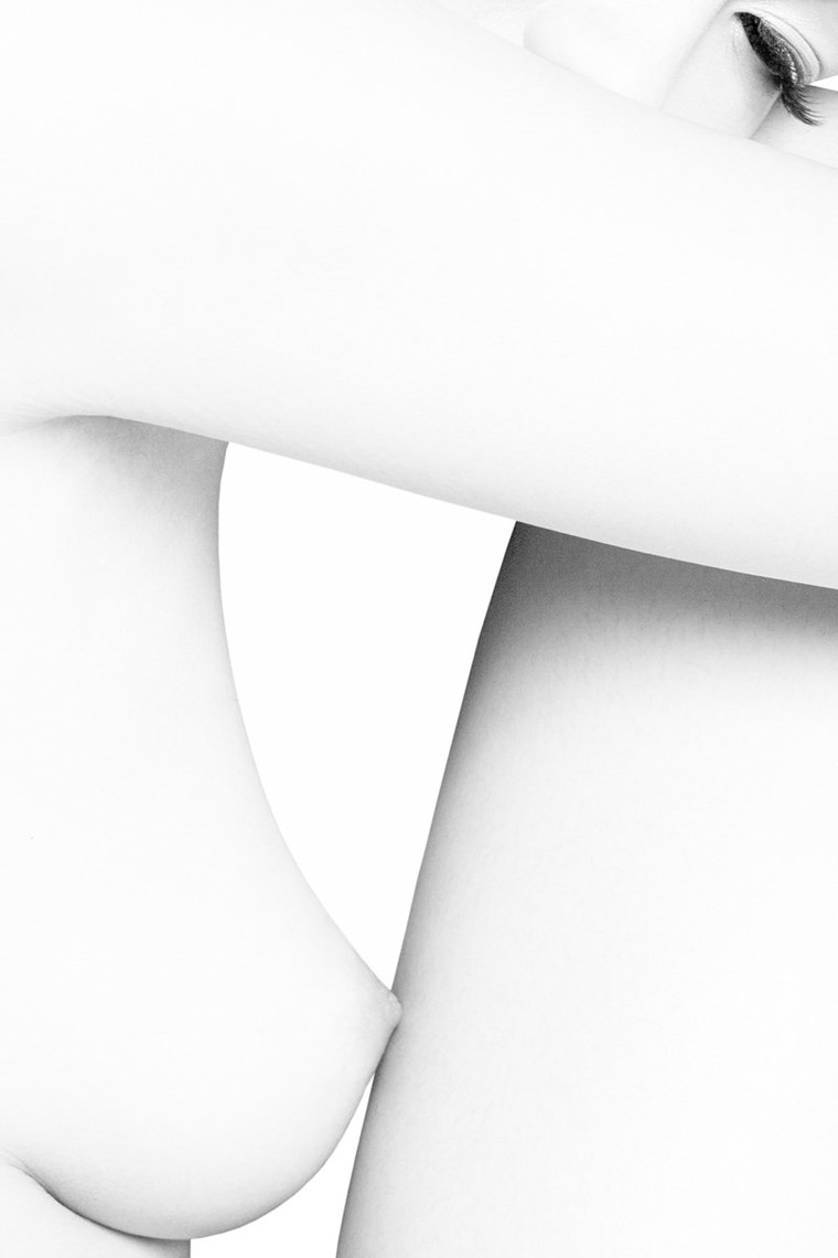 Triển lãm ảnh khỏa thân đầu tiên tại Việt Nam ảnh 3