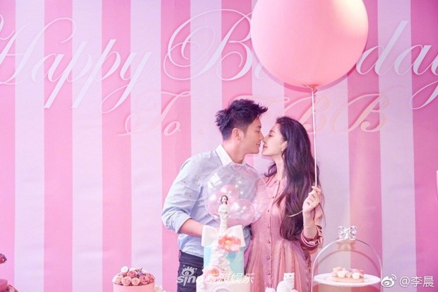 Phạm Băng Băng rơi nước mắt khi được Lý Thần cầu hôn trong ngày sinh nhật tuổi 36 ảnh 1