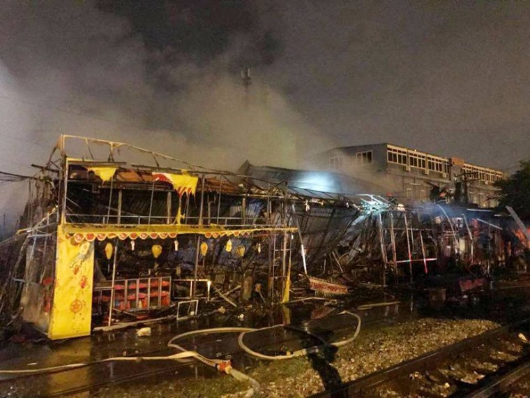 Hà Nội: Siêu thị bốc cháy trong đêm mưa bão ảnh 2