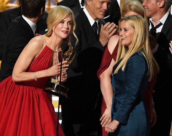 Emmy 2017: Phái nữ lên ngôi, ‘The Voice’ giành quán quân TV Show ảnh 3