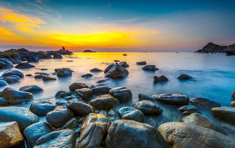 Quy Nhơn trời xanh, biển lặng, gió mơn man.. ảnh 3