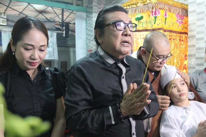 Các nghệ sĩ Việt đau buồn đến viếng nghệ sĩ Khánh Nam ảnh 1