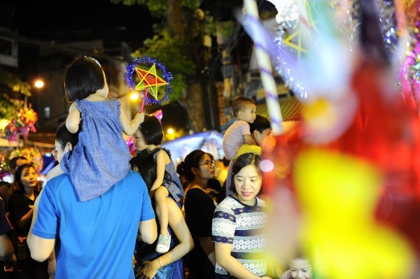 Tết Trung thu đã tràn về trên ngõ phố Hà Nội ảnh 4