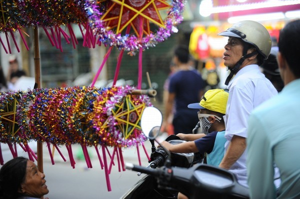 Tết Trung thu đã tràn về trên ngõ phố Hà Nội ảnh 7