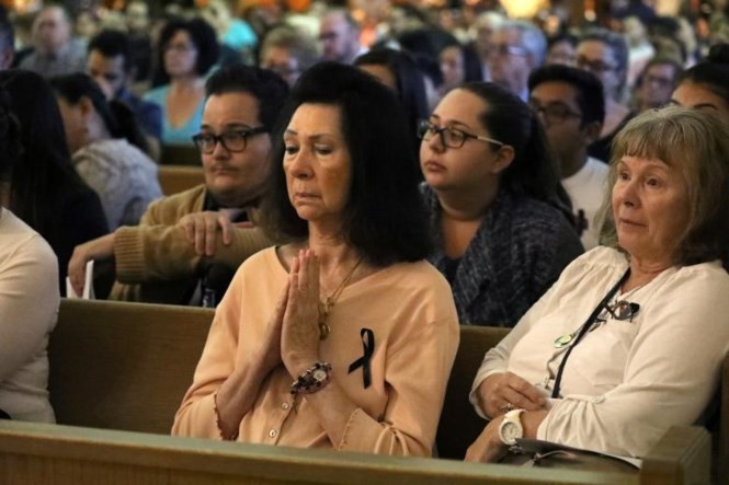 Cả nước Mỹ tưởng niệm các nạn nhân vụ xả súng ở Las Vegas ảnh 3