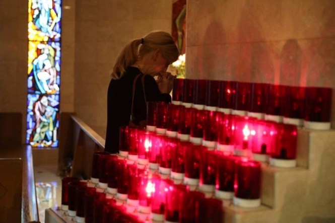 Cả nước Mỹ tưởng niệm các nạn nhân vụ xả súng ở Las Vegas ảnh 7