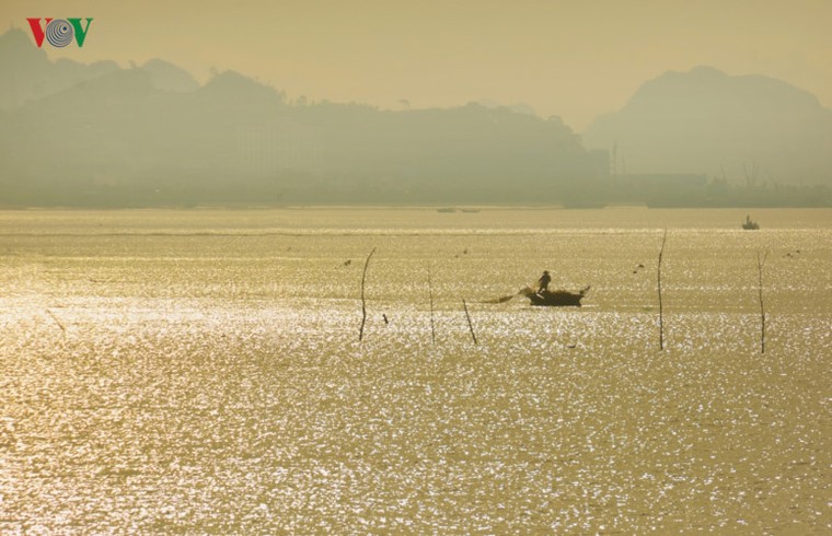 Hạ Long dịu dàng, yên bình ngày vào thu ảnh 3