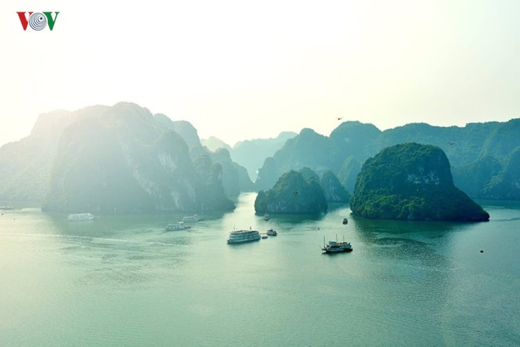 Hạ Long dịu dàng, yên bình ngày vào thu ảnh 5
