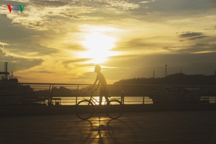 Hạ Long dịu dàng, yên bình ngày vào thu ảnh 8