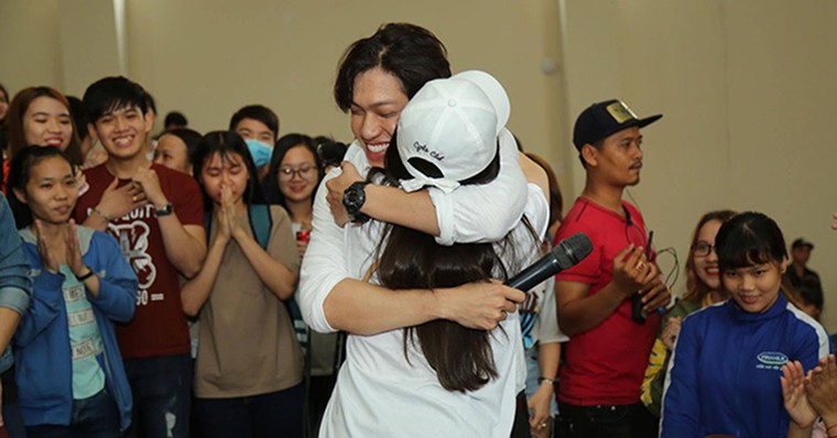  Lý Phương Châu được Hiền Sến bất ngờ tỏ tình giữa đám đông ảnh 3