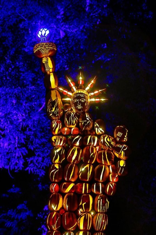 Những ‘kiệt tác’ nghệ thuật từ quả bí ngô tưởng chỉ có trong xứ sở thần tiên ảnh 8