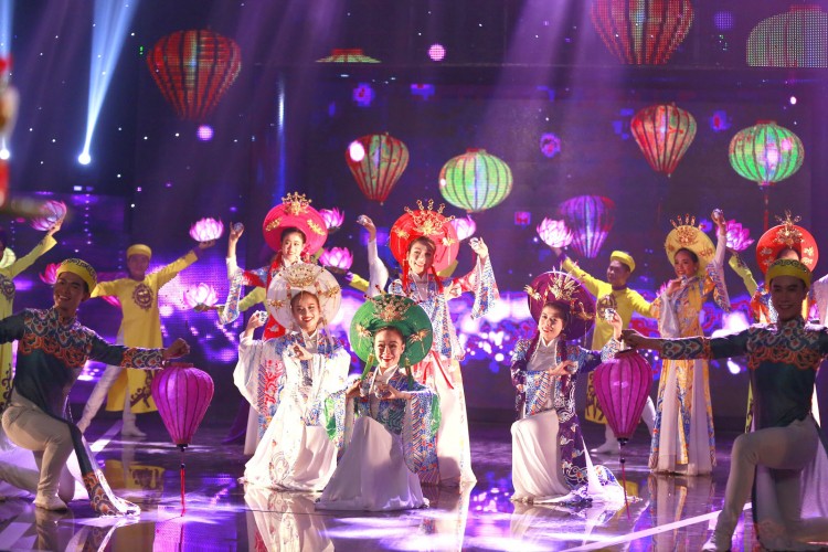 Phương Thanh: 'Lên sân khấu, nghệ sĩ không cần tôn vinh' ảnh 3