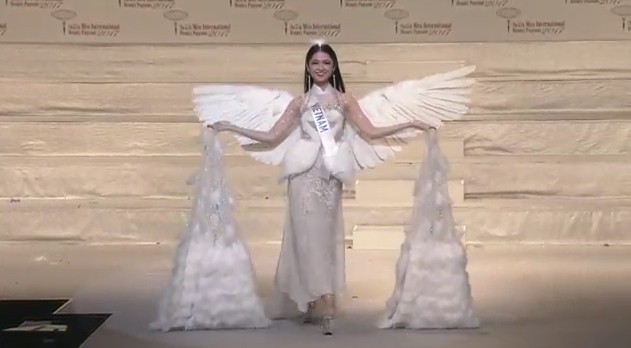 Á hậu Thuỳ Dung rạng rỡ và tràn đầy tự tin trong chung kết Hoa hậu Quốc tế ảnh 3