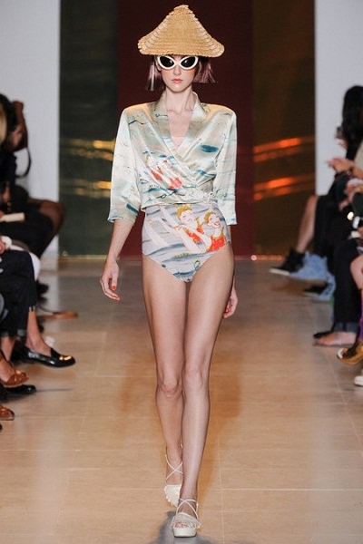 Nón lá Việt Nam 'oanh tạc' khắp các sàn diễn lớn ảnh 11