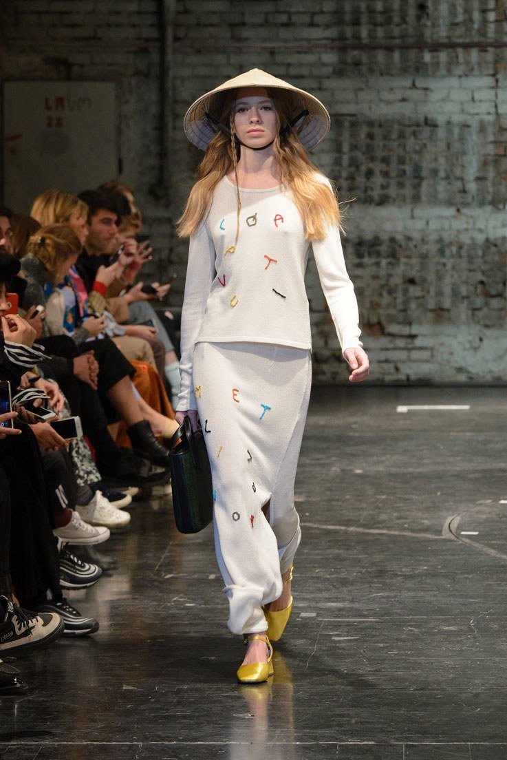 Nón lá Việt Nam 'oanh tạc' khắp các sàn diễn lớn ảnh 1