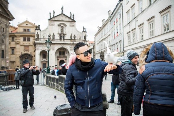 Công tác ở Praha, Vũ Khắc Tiệp bị mất hơn 13 triệu ảnh 3