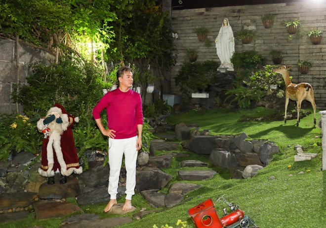 Mr. Đàm trang hoàng biệt thự triệu đô đón Noel ảnh 5