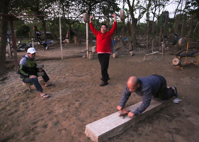 Hà Nội: Tắm sông giữa trời rét 10 độ C ảnh 2