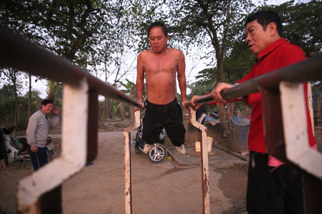 Hà Nội: Tắm sông giữa trời rét 10 độ C ảnh 4