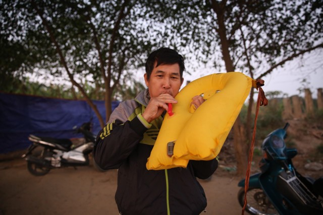 Hà Nội: Tắm sông giữa trời rét 10 độ C ảnh 3