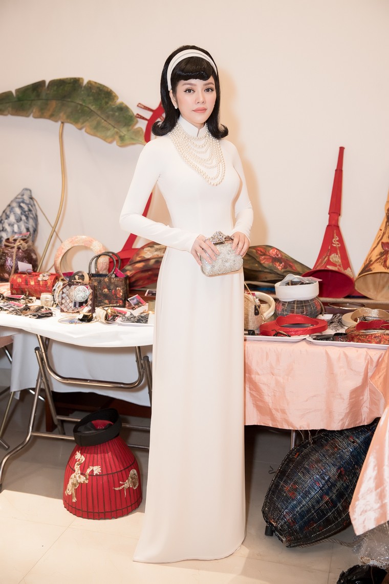 Bộ áo dài của Lý Nhã Kỳ được đấu giá 500 triệu đồng ảnh 1