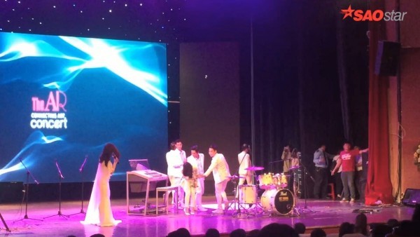 Mỹ Tâm cúi gập người cảm ơn đàn em khi được nhắc tên ảnh 2