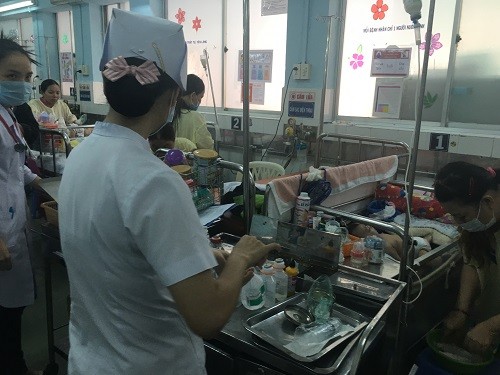 Bí quyết bảo vệ trẻ mùa lạnh để tránh viêm phổi ảnh 1