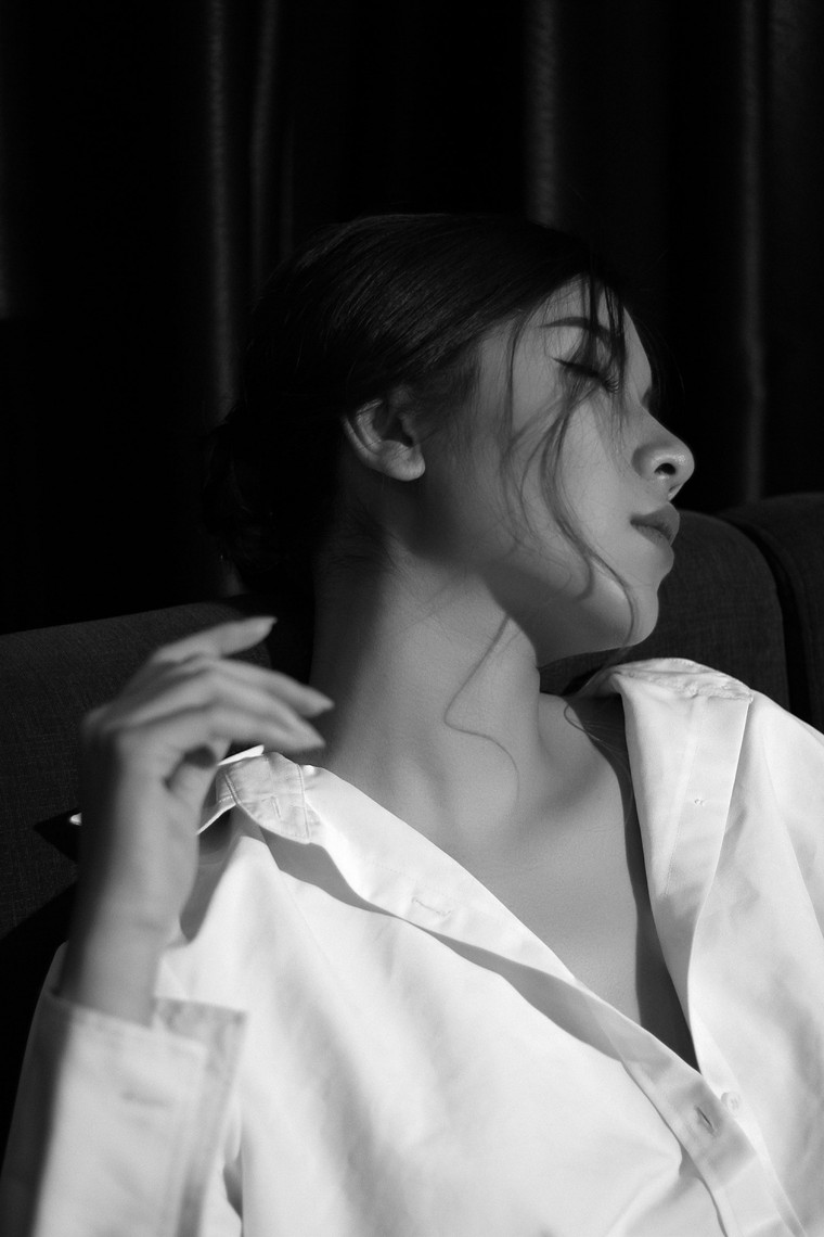 Á quân The Face 2017 'nửa kín nửa hở' khoe vòng một đầy gợi cảm ảnh 1