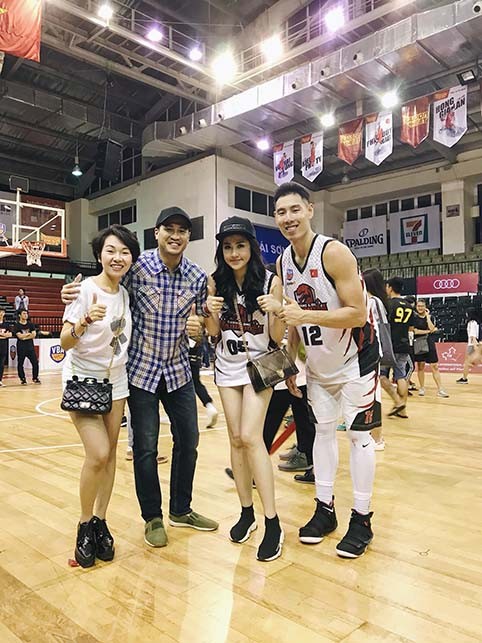 Á hậu Tú Anh dính nghi vấn hẹn hò ảnh 3