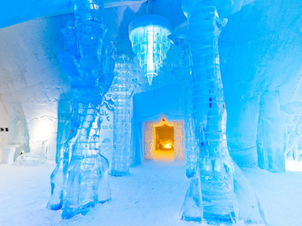 Vẻ đẹp lung linh ngoài đời thực của những tòa lâu đài Disney ảnh 5