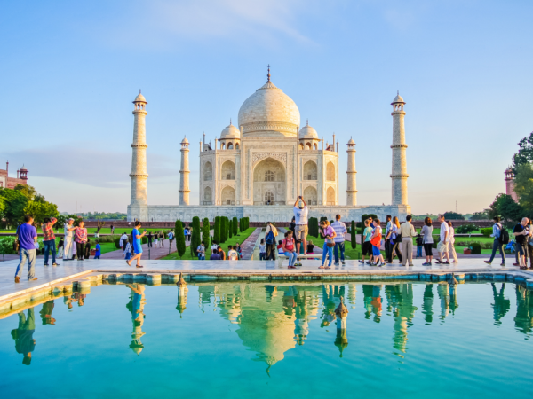 Vẻ đẹp lung linh ngoài đời thực của những tòa lâu đài Disney ảnh 6