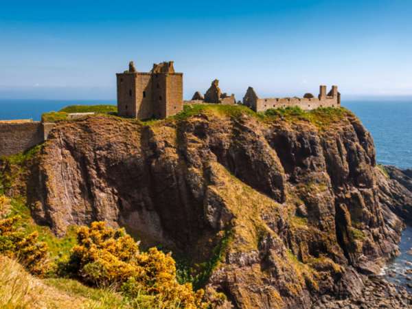 Vẻ đẹp lung linh ngoài đời thực của những tòa lâu đài Disney ảnh 8