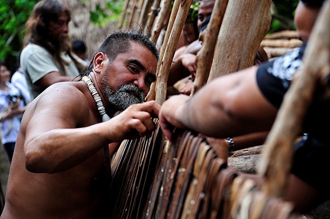 Đến nơi người dân vẫn sống như thời nguyên thủy vì... họ thích thế ảnh 9