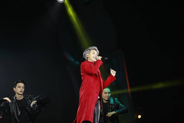 Dàn sao 'khủng' gây náo loạn phố đi bộ Hà Nội ảnh 1