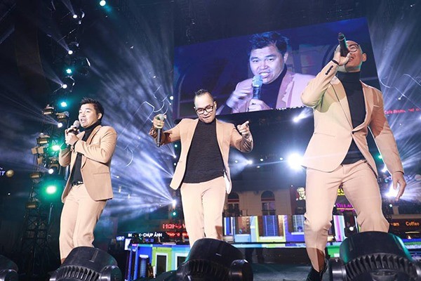 Dàn sao 'khủng' gây náo loạn phố đi bộ Hà Nội ảnh 3