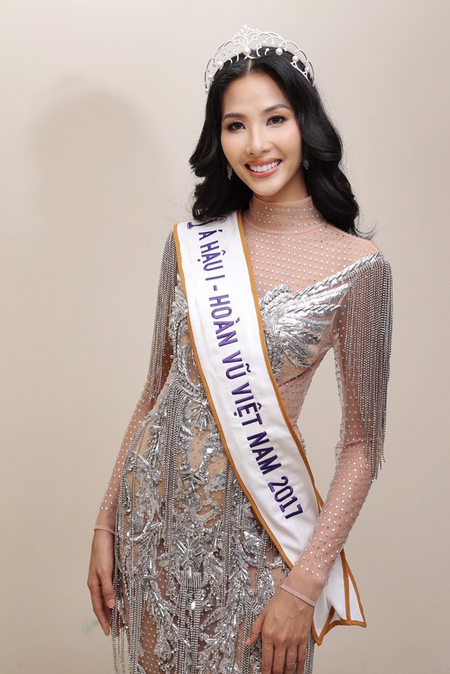 Khi người đẹp 'chân đất' tìm đến vương miện hoa hậu để đổi đời ảnh 3