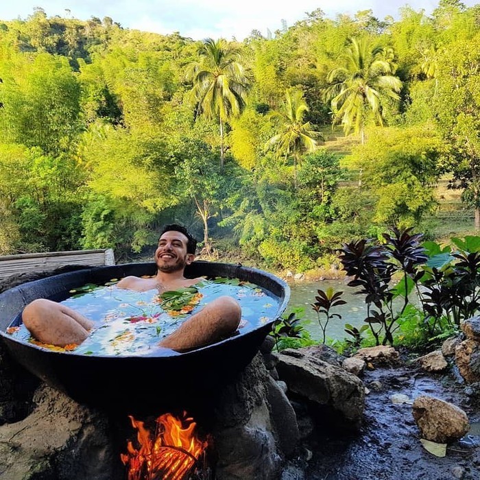 Trải nghiệm có 1-0-2 ở Philippines: Tắm trong 'vạc dầu' ảnh 1