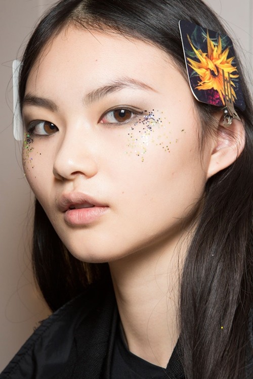  Trào lưu làm đẹp ngực mới khiến mày râu 'mắt chữ O, mồm chữ A' ảnh 1