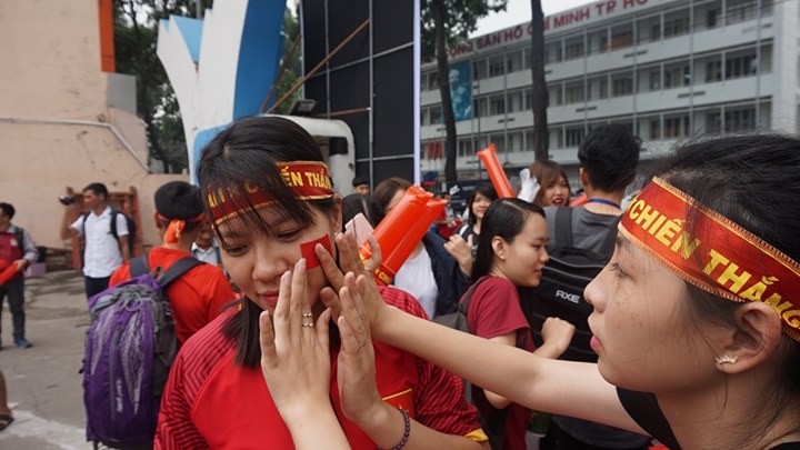 U23 Việt Nam đá bán kết châu Á: Rộn ràng sắc đỏ trước giờ G ảnh 5