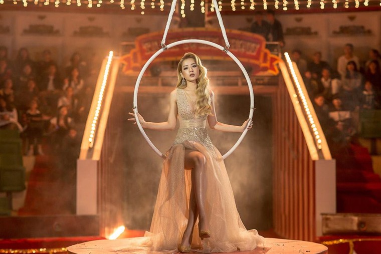 Lấn sân ca sĩ, Chi Pu ngày càng hở bạo ảnh 3