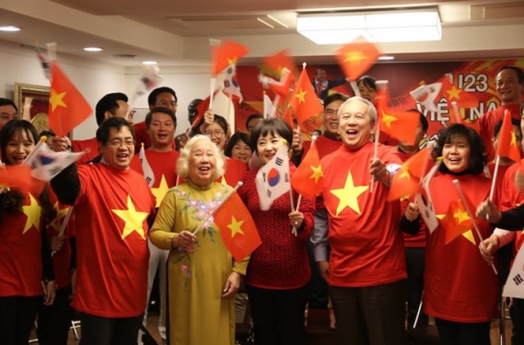 Vợ HLV Park Hang-seo: 'Ông xã và các chàng trai hãy cố lên!' ảnh 2