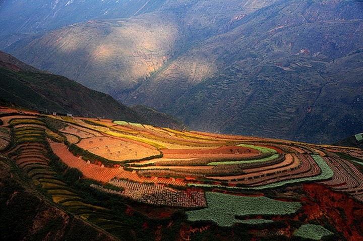 Kỳ lạ vùng đất đỏ rực như lửa cháy ảnh 4