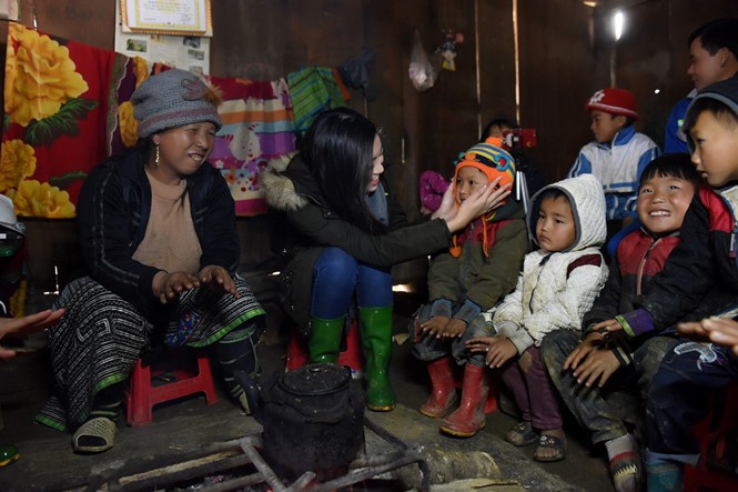 Đỗ Mỹ Linh trở lại bản Cù Vai làm từ thiện ảnh 5