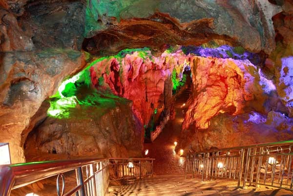 ‘Lạc lối’ trong hang động tự nhiên nổi tiếng nhất Trung Quốc ảnh 3